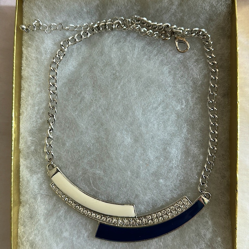 Statement necklace